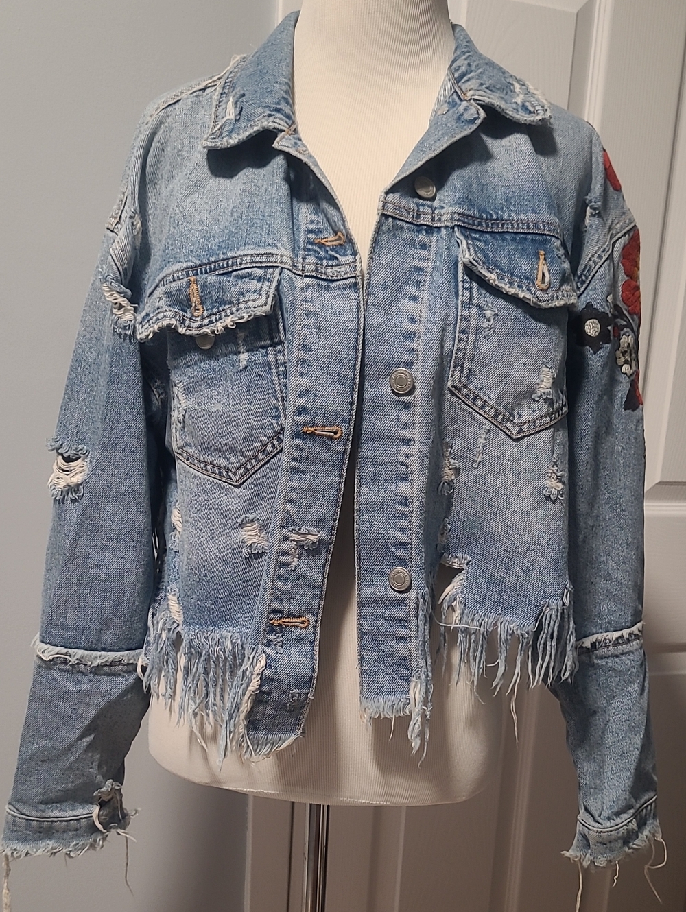 Zara Womans Embroidered Jean Jacket